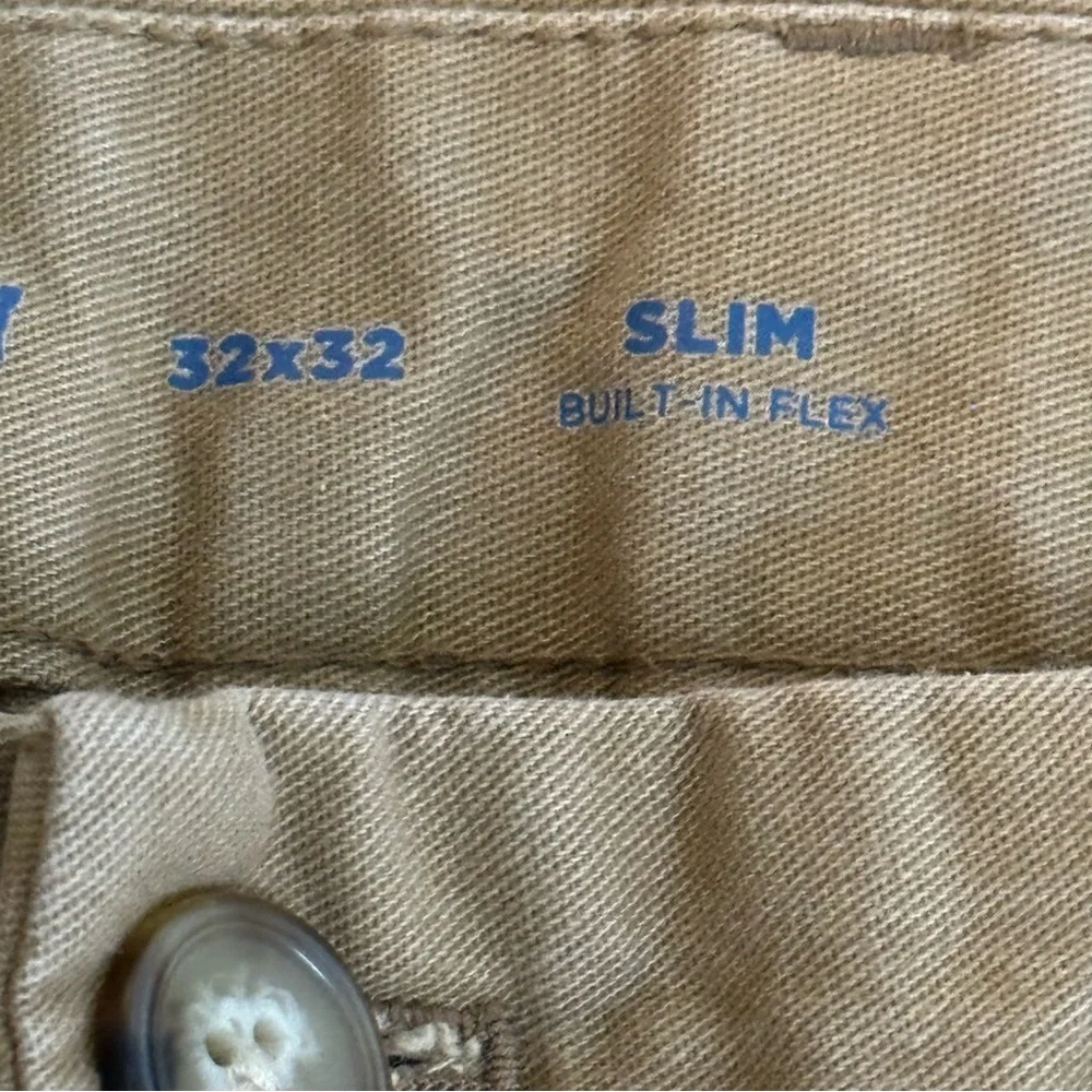 Old Navy men’s size 32/32 slim‎ fit built-in flex khakis